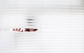 Stalker son ex sur les réseaux, est-ce bien raisonnable ?