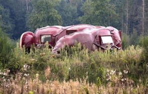 Passe tes vacances dans un colon, et autres Airbnb WTF