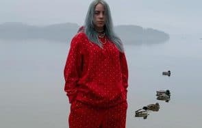 La triste raison pour laquelle Billie Eilish porte des vêtements larges
