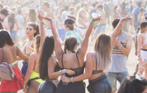Dix pièces et accessoires pour être au top de ton style en festival