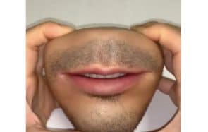Cette bouche est un porte-monnaie, troublant et un peu dégueu