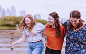 Comment socialiser sans boire d’alcool ni dépenser un rond