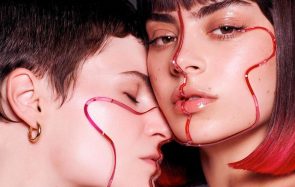 Charli XCX et CHRIS(tine and the Queens) ont sorti un tube