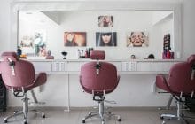 Pourquoi les femmes paient-elles TOUJOURS plus cher chez le coiffeur ?