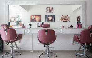 Pourquoi les femmes paient-elles TOUJOURS plus cher chez le coiffeur ?