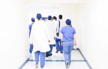 Les tenues « unisexe » à l’hôpital ne sont pas adaptées à tout le monde