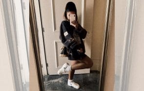 Ariana Grande porte des Crocs et voici où shopper les tiennes