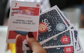 Ce SUPER jeu de cartes rend l’éducation sexuelle plus fun