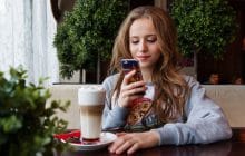 Comment les réseaux sociaux influent sur les amitiés des ados