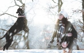 Les méthodes superstitieuses pour faire tomber la neige à Noël