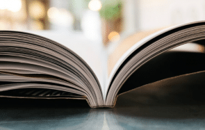 Couper ses livres en deux, astuce de génie ou véritable crime ?