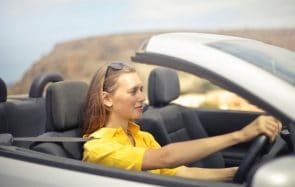 La voiture a-t-elle toujours sa place chez les 2000 ?