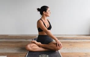 étirement dos yoga