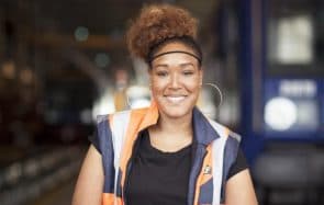 Découvre les métiers de 3 femmes qui bossent à la SNCF !