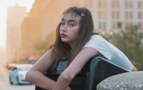 Je hais l’été car il tue ma créativité, mon style, et ramollit mon cerveau