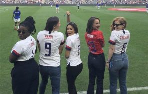 Natalie Portman, Serena Williams & autres stars lancent une équipe féminine de foot !