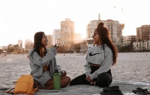 Tu fais peut-être partie des Zillennials : ni Millennials ni Gen Z !